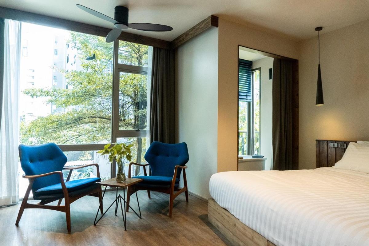 Tints Of Blue Hotel Bangkok Exterior photo