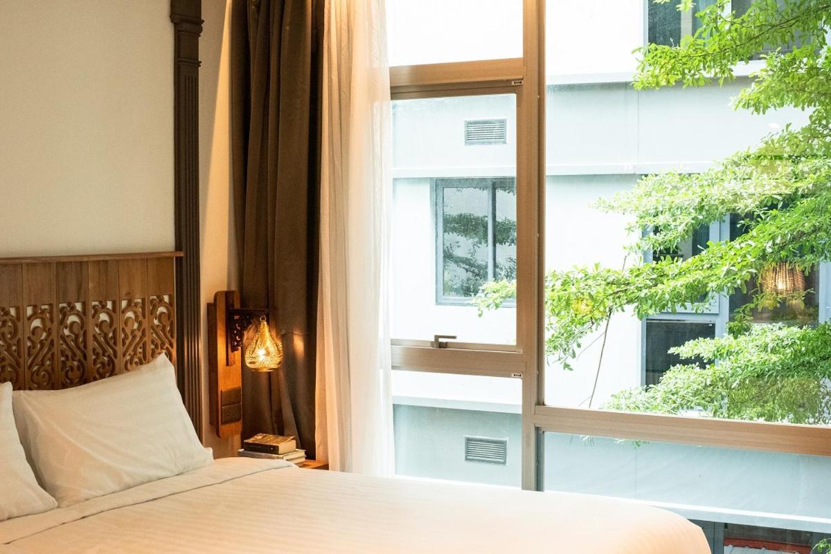 Tints Of Blue Hotel Bangkok Exterior photo